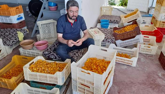 “AKP, çiftçiyi kaderiyle baş başa bırakıyor”