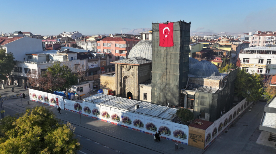 Başkan Altay İki Önemli Selçuklu Eserindeki Restorasyon Çalışmalarını İnceledi