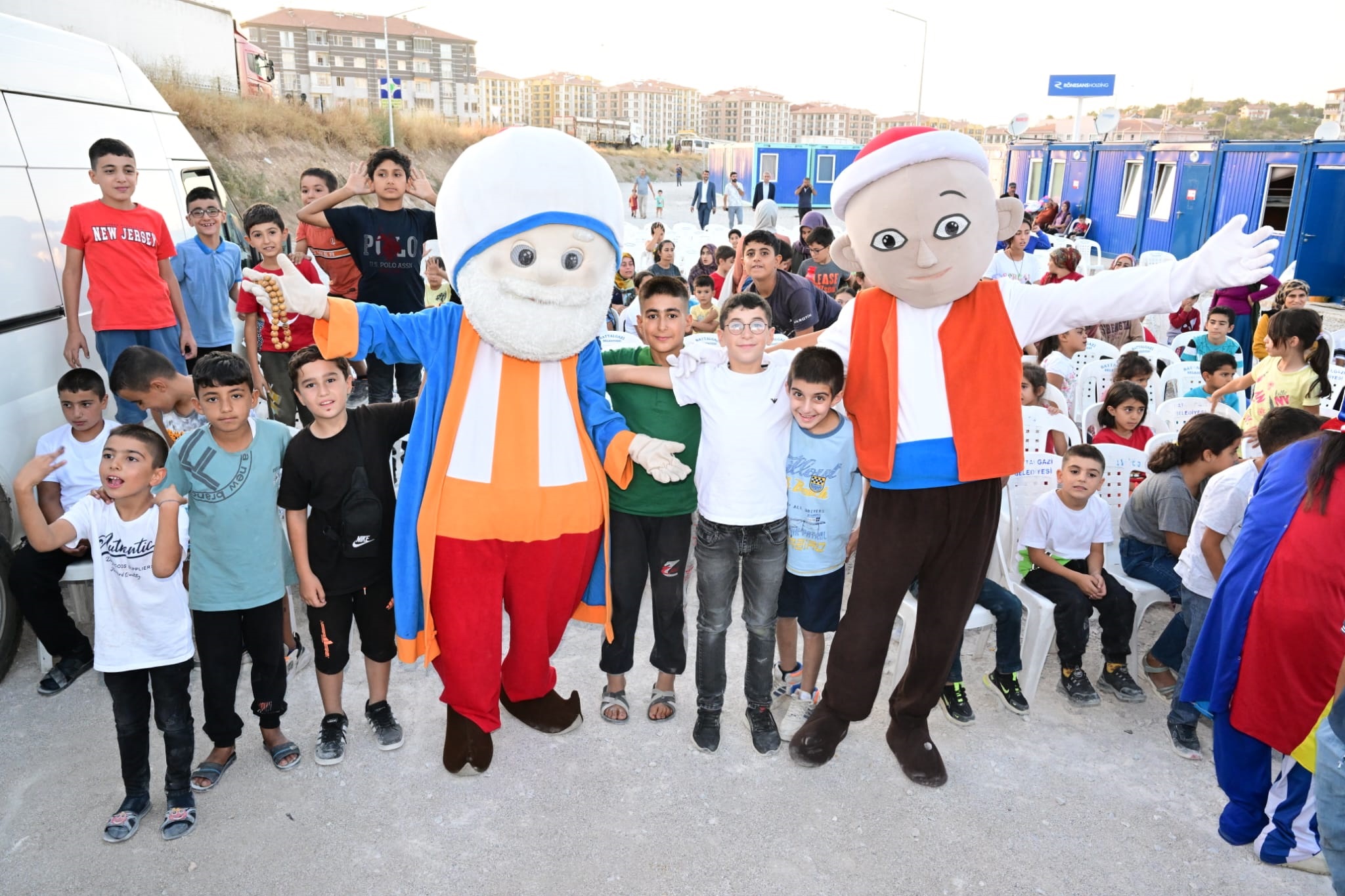 Başkan Güder Depremzede Çocukların Eğlencesine Ortak Oldu