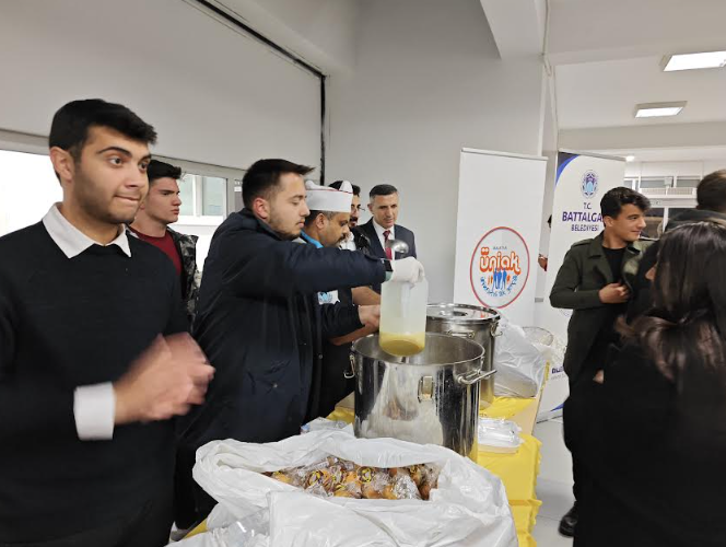 Battalgazi Belediyesi’nden Vize Haftasında Öğrencilere Sıcak Çorba İkramı