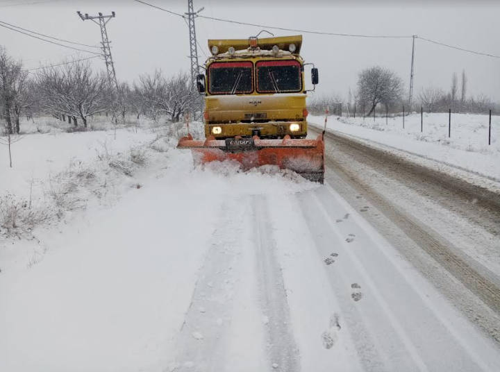 Büyükşehir Belediyesinden Yoğun Kar Mesaisi