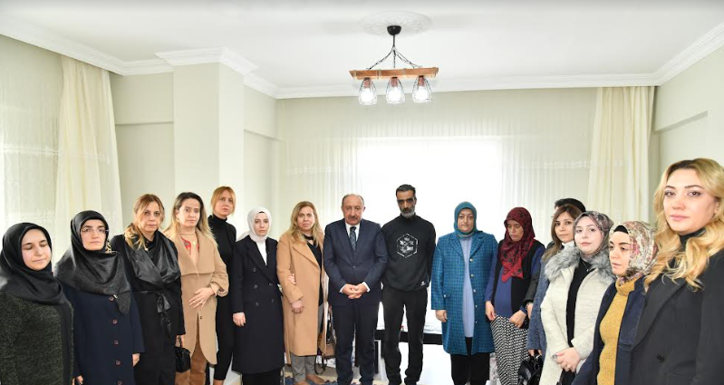 Hanımefendi Hanife Yazıcı’dan Şehit Jandarma Uzman Çavuş Musab Hacıömer Elmas Ailesine Ziyaret