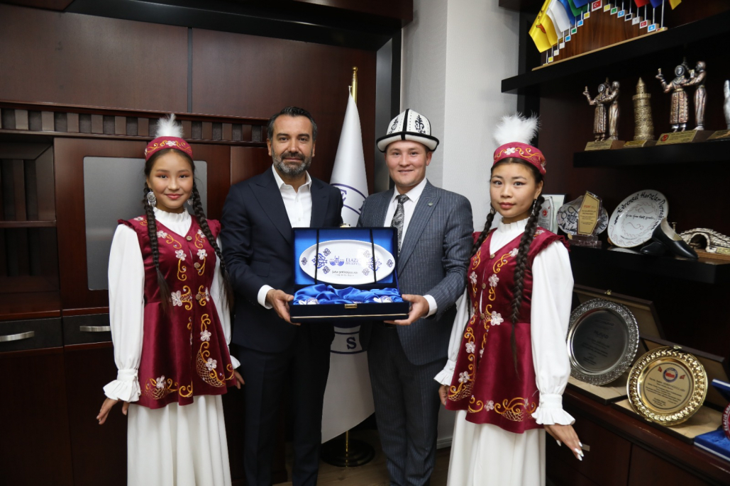 Kazakistan, Kırgızistan Ve Özbekistan Sanat Toplulukları’ndan Başkan Şerifoğulları’na Ziyaret