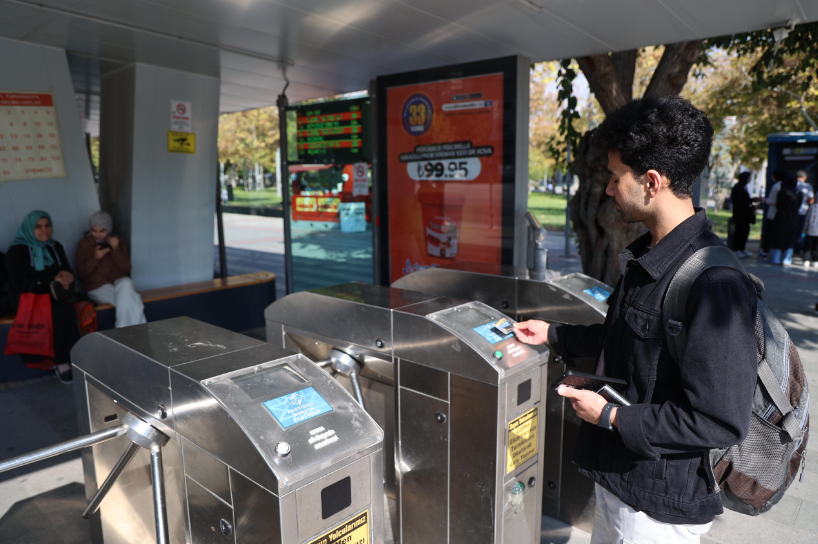 “Yeni Kayıt Yaptıran Üniversite Öğrencileri Toplu Ulaşımı 10 Gün Ücretsiz Kullanıyor”