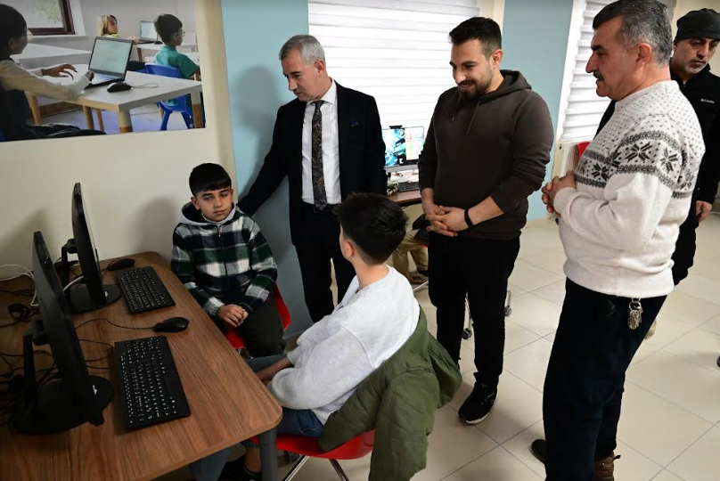 Yeşilyurt Belediyesi Robotik Kodlama Kursu Öğrencilere Yeni Bir Ufuk Ve Vizyon Kazandırıyor